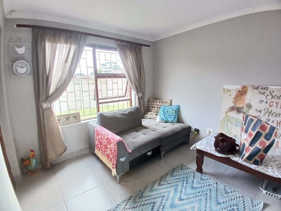 To Let 2 Bedroom Property for Rent in Greenshields Park Eastern Cape